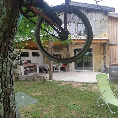 Au Vélo Dans L'arbre 3*