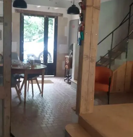 Au Velo Dans L'arbre Panzió 3*