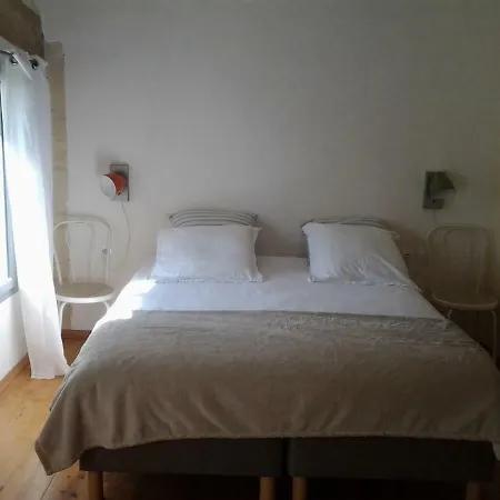 Au Vélo Dans L'arbre 3*