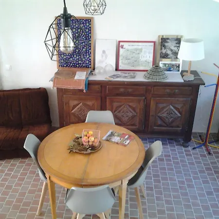 Au Vélo Dans L'arbre 3*