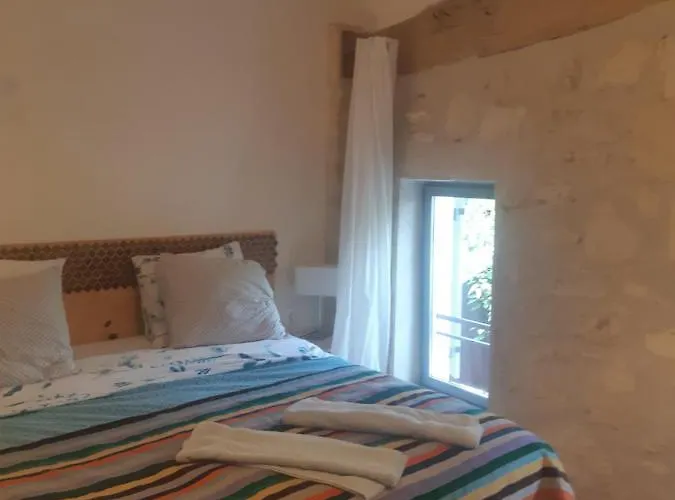 Au Velo Dans L'arbre Bed and Breakfast 3*