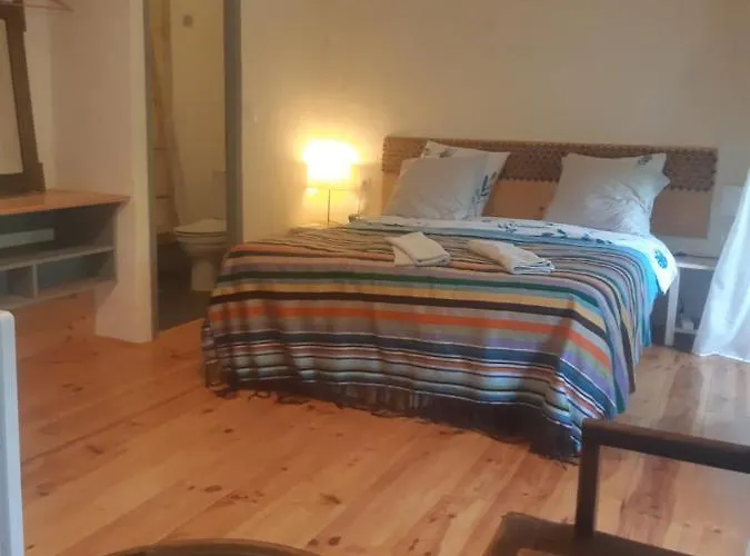 Au Velo Dans L'arbre Alojamento de Acomodação e Pequeno-almoço Saint-Sulpice-de-Faleyrens