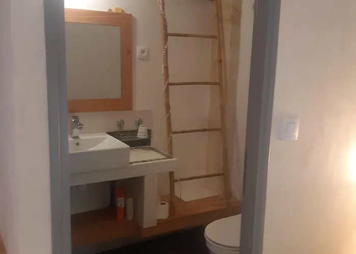 Au Velo Dans L'arbre Bed and Breakfast