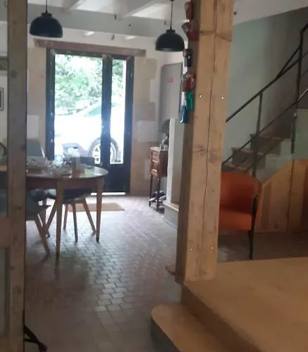 Au Velo Dans L'arbre Bed and Breakfast 3*