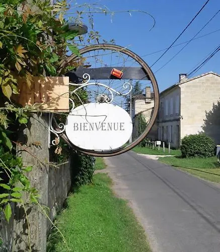 Au Velo Dans L'arbre Bed and Breakfast