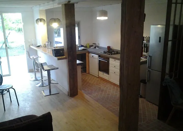 Bed and Breakfast Au Velo Dans L'arbre