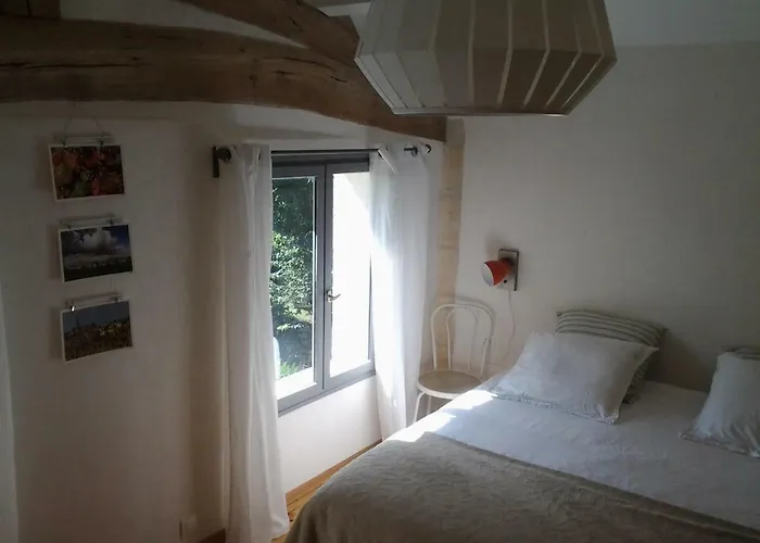 Bed and Breakfast Au Velo Dans L'arbre