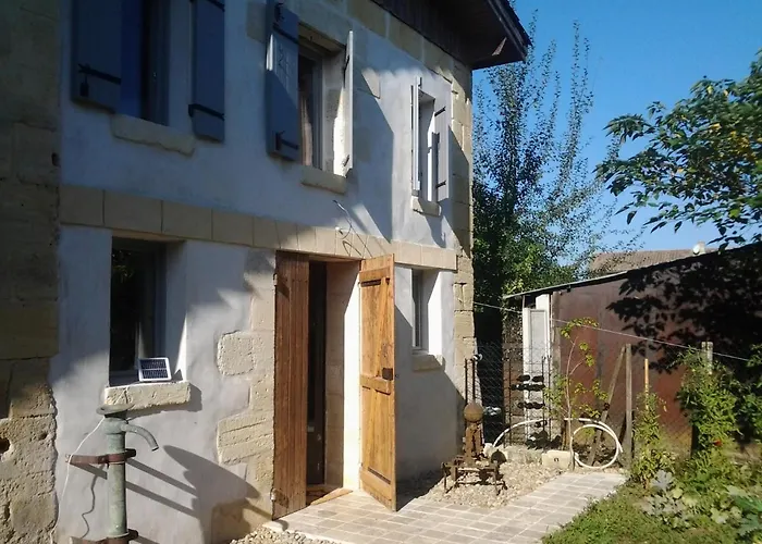 Au Velo Dans L'arbre Bed and Breakfast 3*